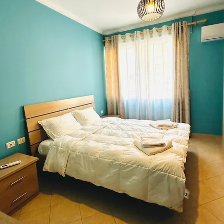 Quiet & Spacious Center - 4 Min Walk 公寓