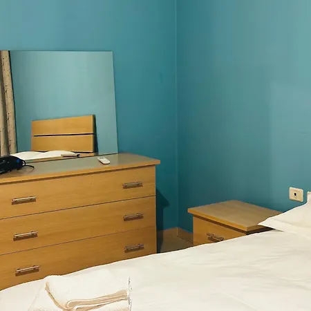 Quiet & Spacious Center - 4 Min Walk *