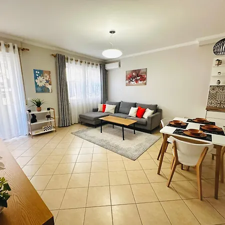 Quiet & Spacious Center - 4 Min Walk Apartamento Tirana
