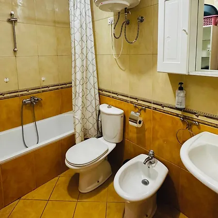 Appartement Quiet & Spacious Center - 4 Min Walk Tirana