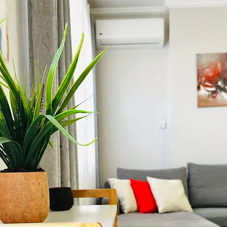 Quiet & Spacious Center - 4 Min Walk * Tirana