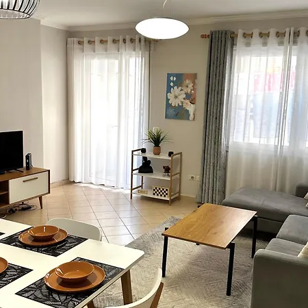 Quiet & Spacious Center - 4 Min Walk Apartamento Tirana
