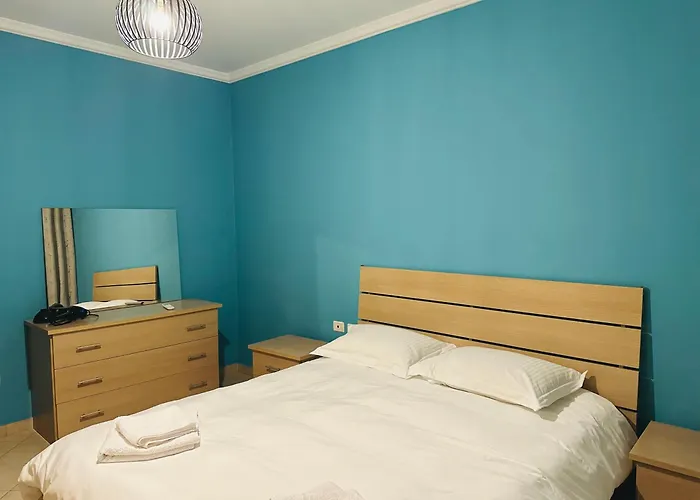 Quiet & Spacious Center - 4 Min Walk 티라나